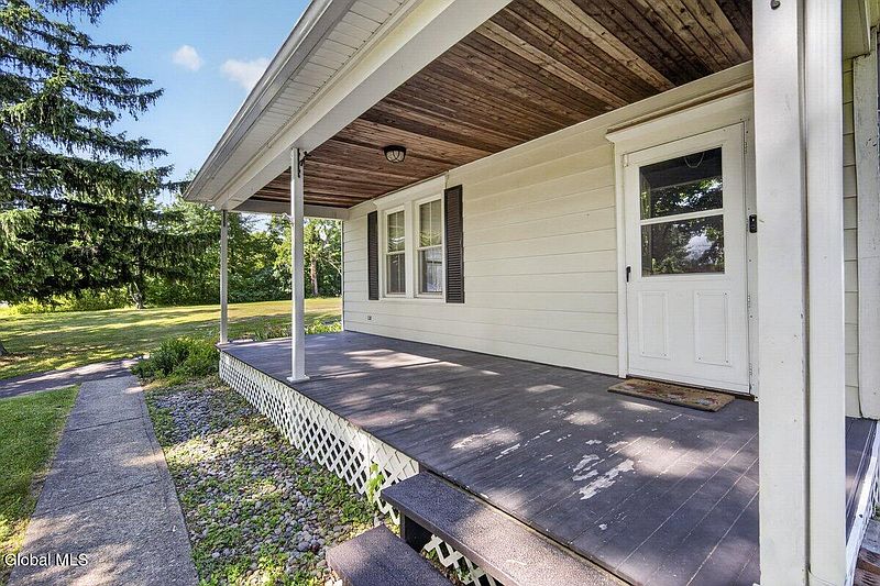 3rd image of 67 Hilton Road