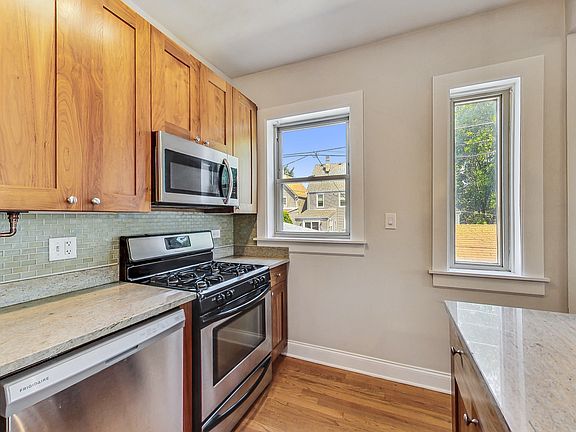 4th image of 2148 W Ainslie St #2F