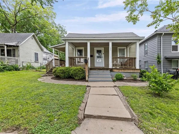 131 S Oak St, Ottawa, KS 66067