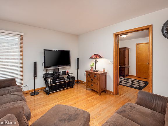 5th image of 7524 W Palatine Ave