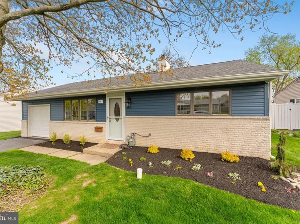 807 Dunbury Rd, Fairless Hills, PA 19030