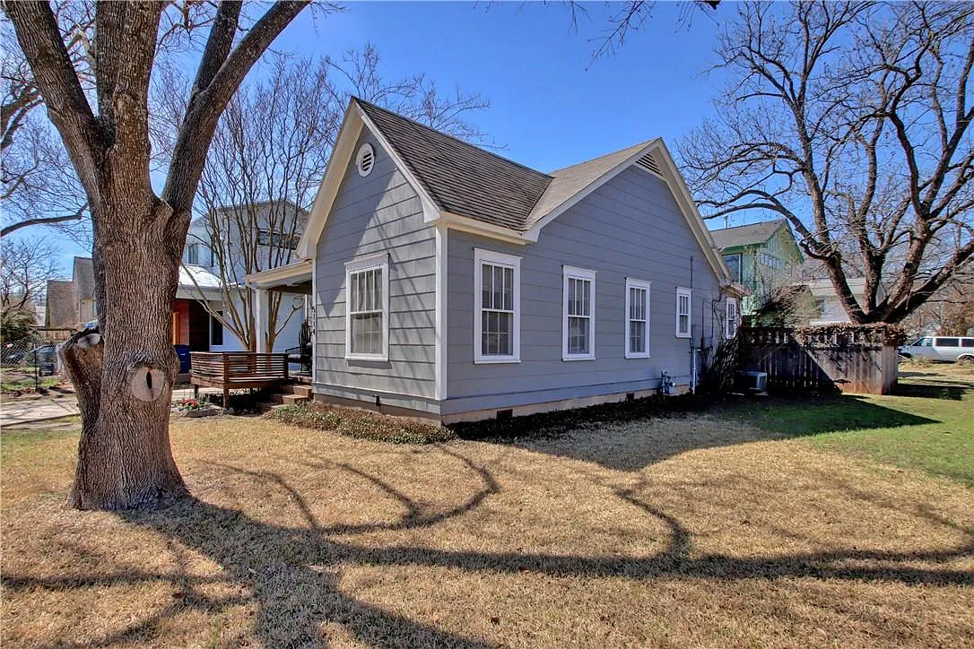2 bed, 1.0 bath, 975 sqft, $2,900 — Photo 2