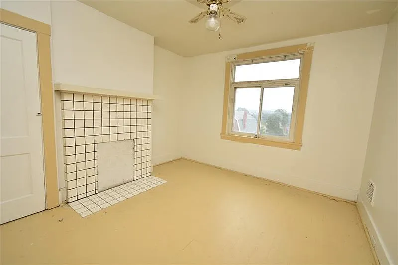 5 bed, 2000 sqft, $2,000 — Photo 2