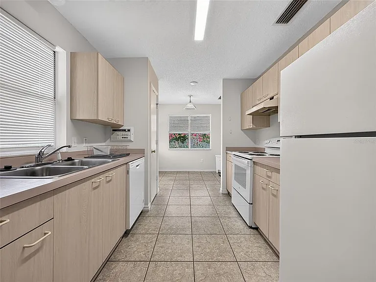 1222 Santos Pl — Photo 7