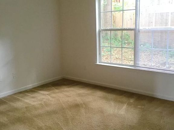 4th image of 1524 Hudson St #29