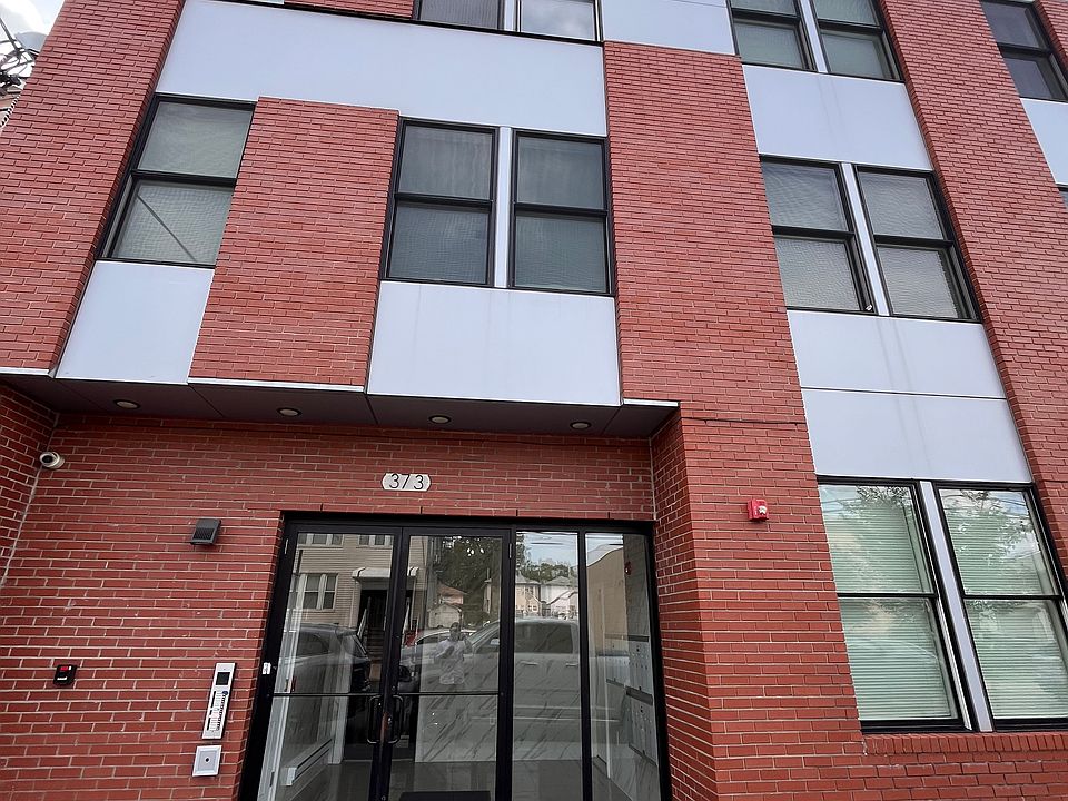 1st image of 373 Danforth Ave #405