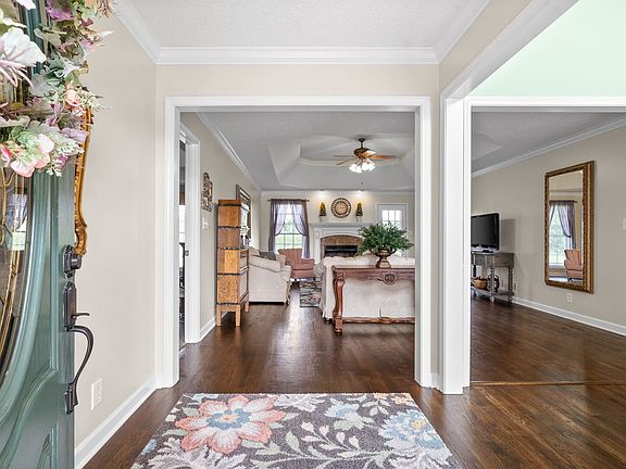 5th image of 831 Woodstock Ct