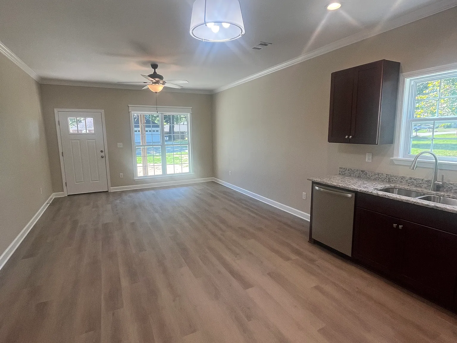 2 bed, 1056 sqft, $1,350 — Photo 3
