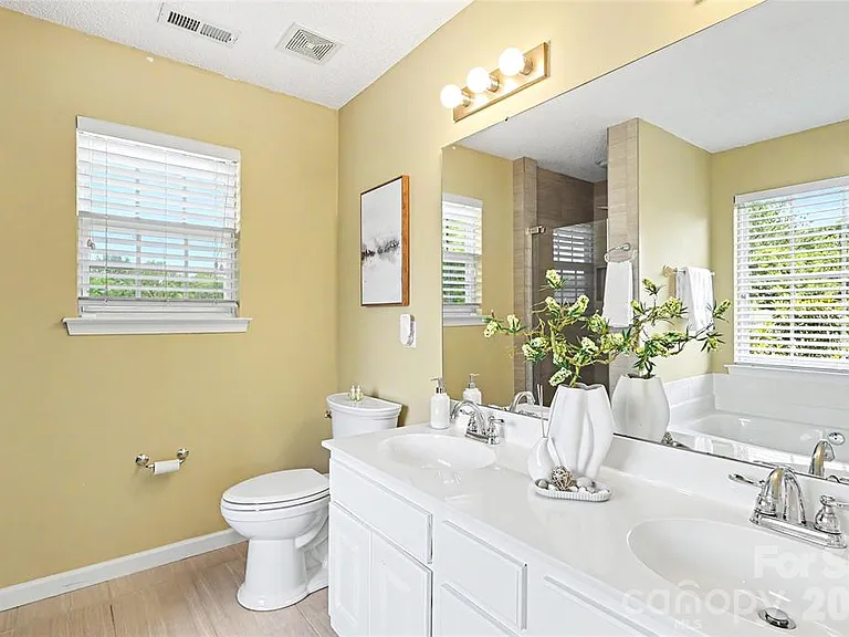 14802 Bergerac Ct — Photo 20