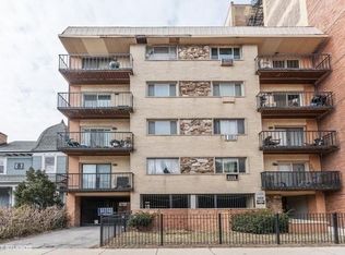 5406 S Harper Ave APT 402, Chicago, IL 60615