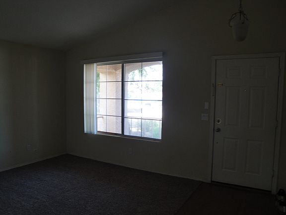 Front room/Den