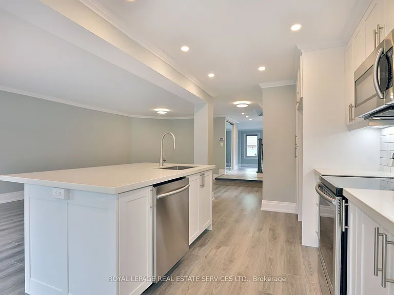 1021 Runnymead Cres — Photo 10