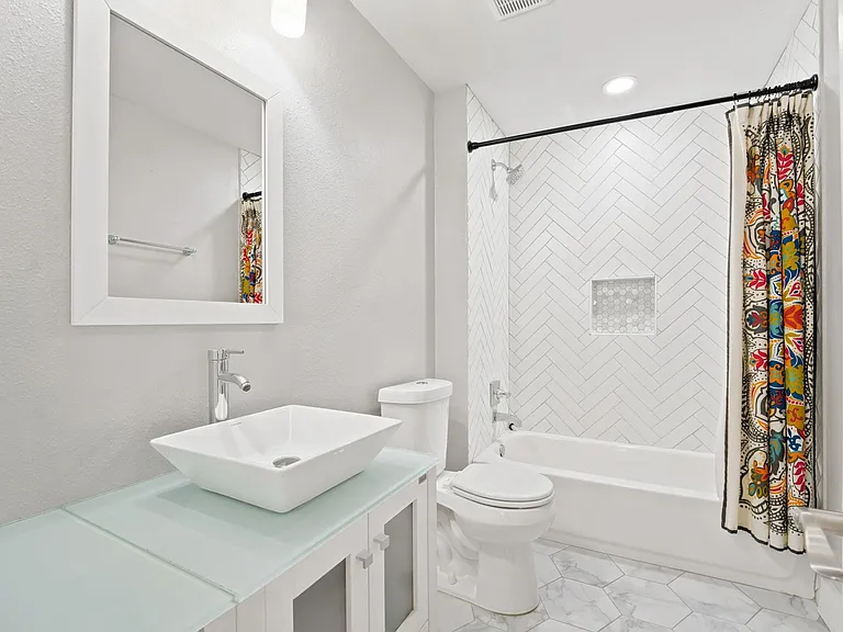 5332 Balcones Dr #B — Photo 12