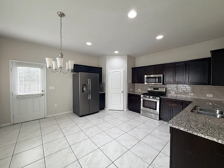 10404 Hatton Ln — Photo 28