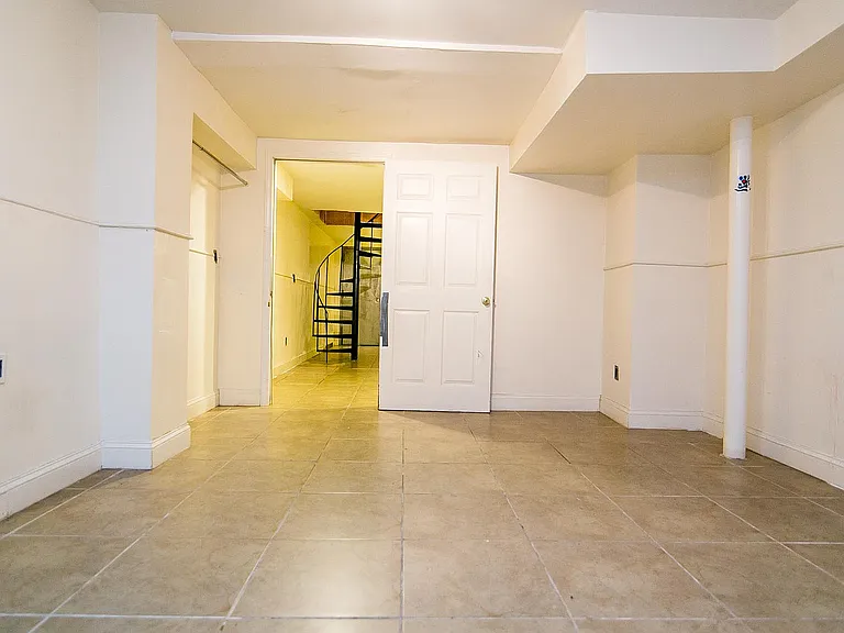 269 Melrose St #1R — Photo 11
