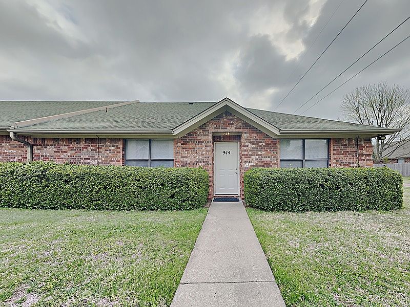 1st image of 944 Austin Ct