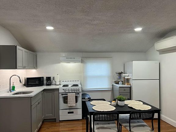 2nd image of 1136 Rottkamp St Floor 2