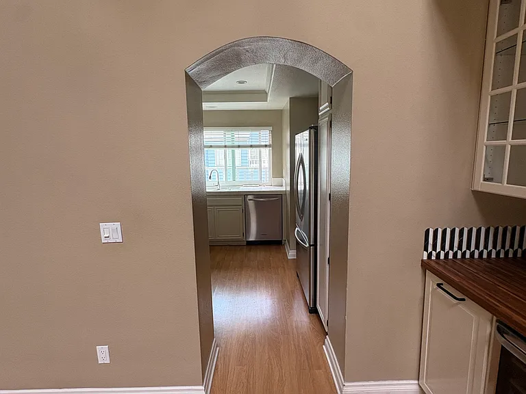 1018 Gilbert Ln — Photo 8
