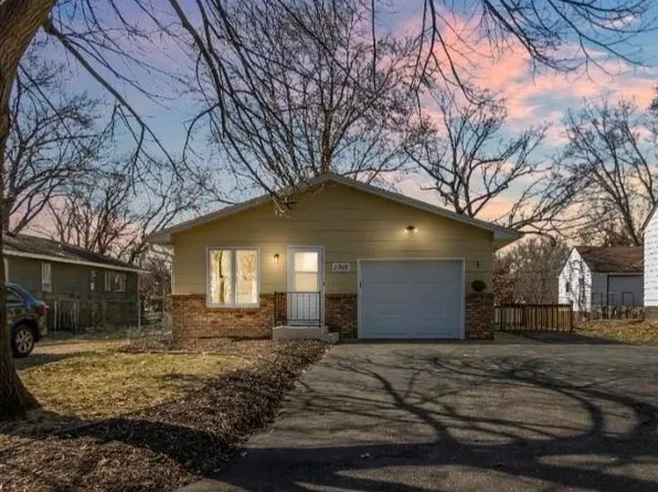 2705 Larch Ln N, Plymouth, MN 55441