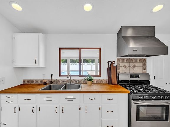4th image of 8620 Beacon Hill Dr
