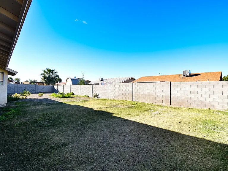2866 S 30th Dr — Photo 24