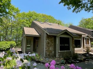 1537 Timbercrest Ct, Hidden Valley, PA 15502