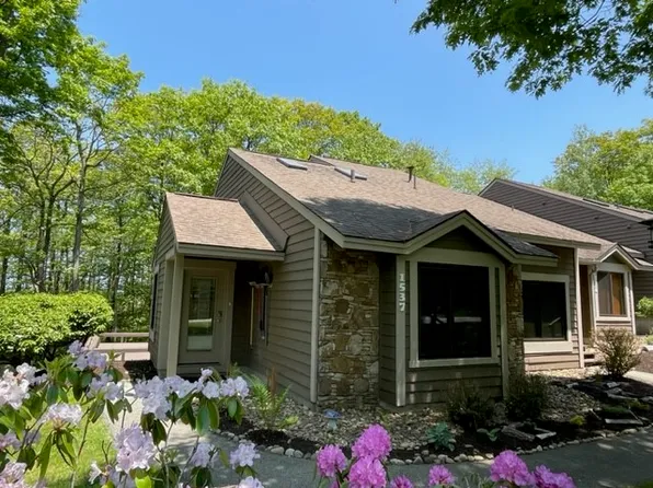 1537 Timbercrest Ct, Hidden Valley, PA 15502