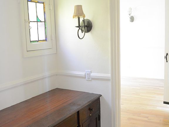 5th image of 511 N Sycamore Ave #10
