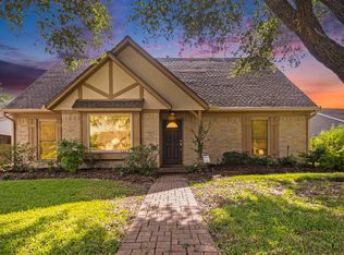 302 Lochnell Dr, Houston, TX 77062