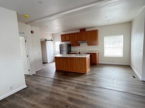 5th image of 3572 N Blythe Ave #103