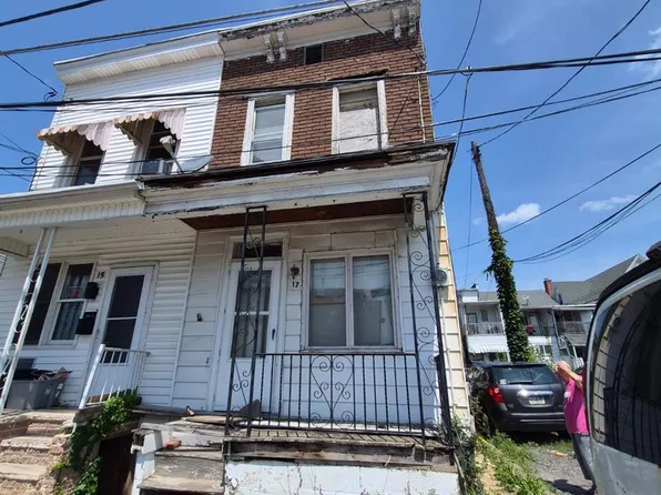 17 E Cherry St, Mount Carmel, PA 17851