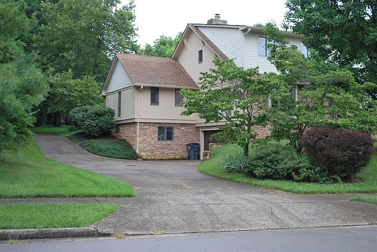 1st image of 611 Camino Dr