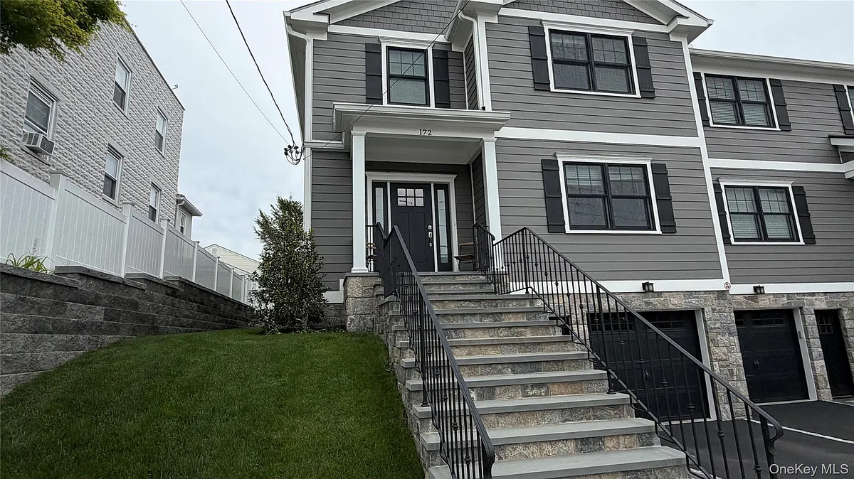 Building Photo - 172 Lakeview Ave E #170