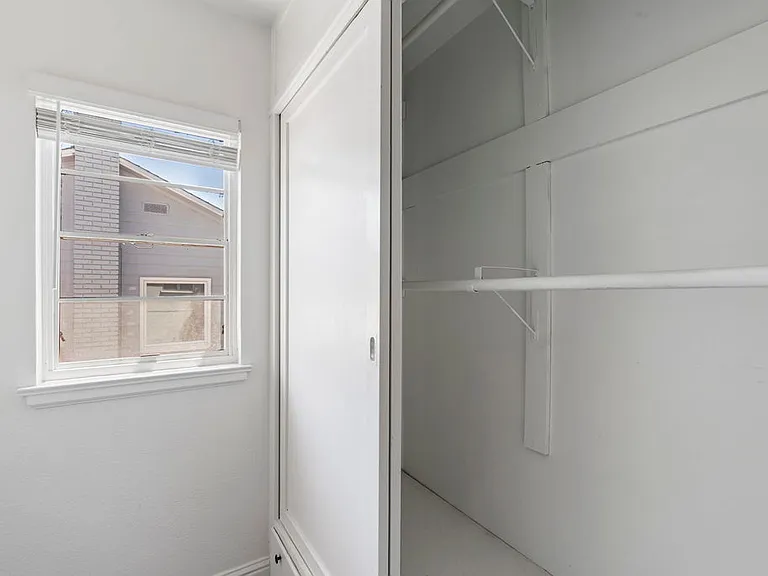 1045 Riverside Dr #D-3 — Photo 4