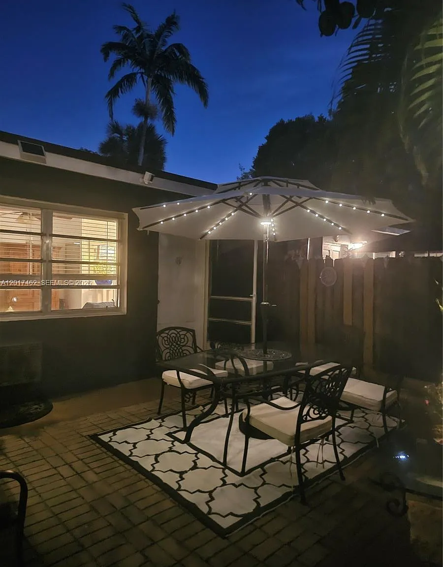 325 Fernwood Road Condo — Photo 3