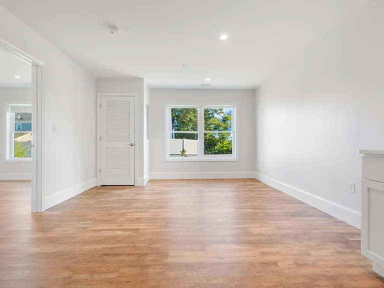 6 Paul Francis Way — Photo 4