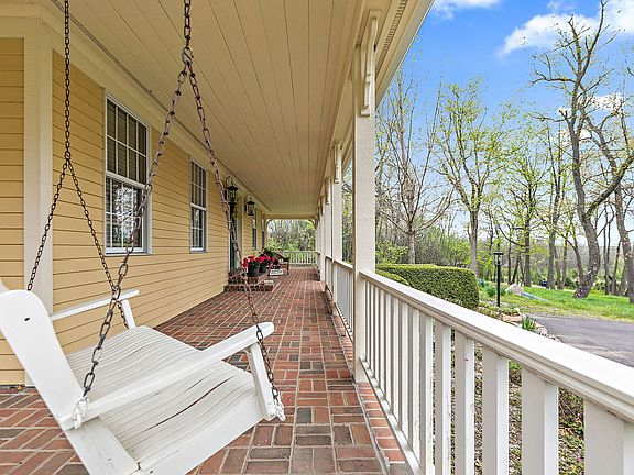 4th image of 309 Three Oaks Rd