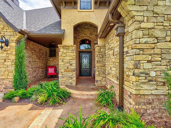 3rd image of 16712 Little Leaf Ln