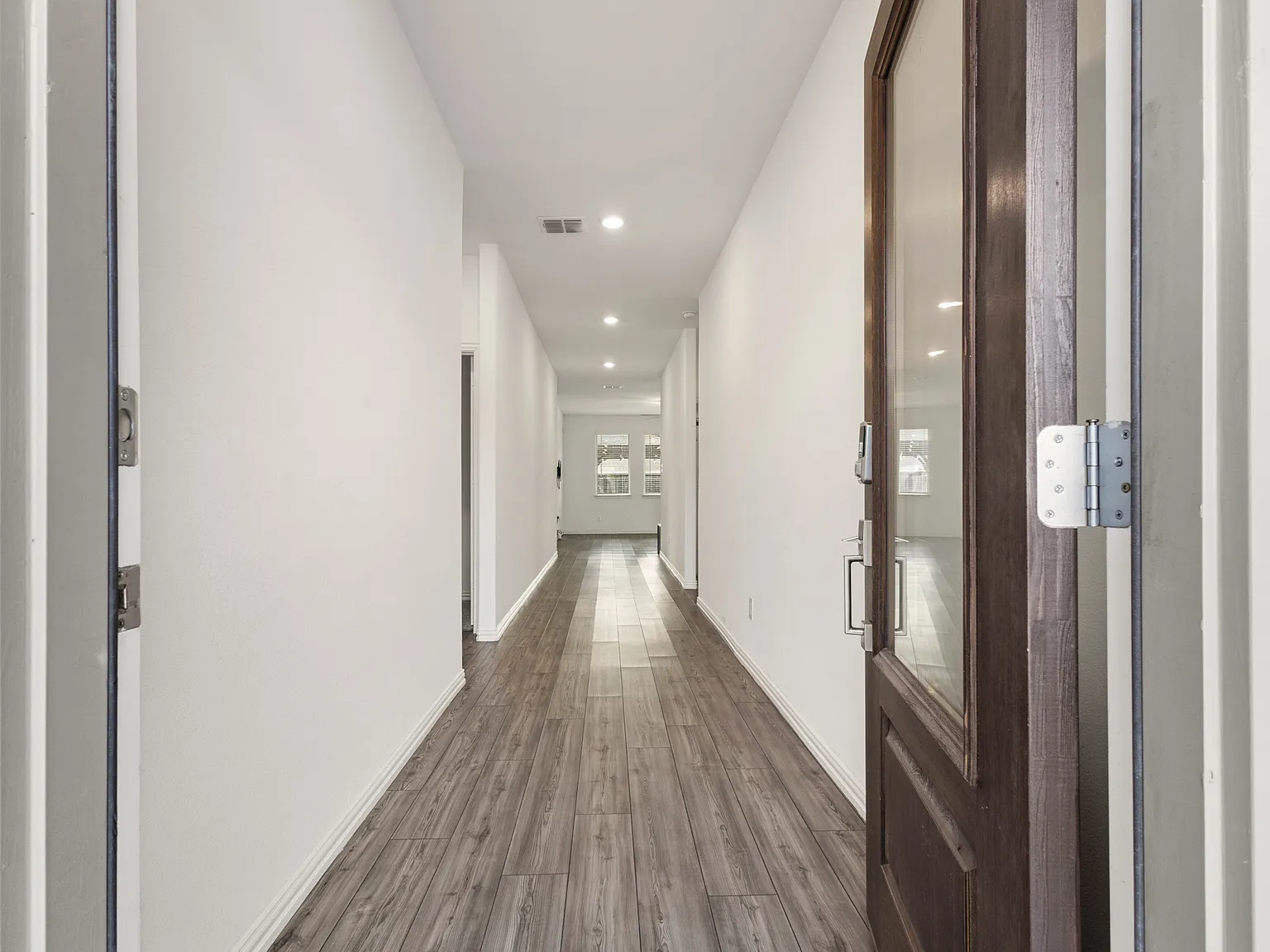 4 bed, 1838 sqft, $2,100 — Photo 3