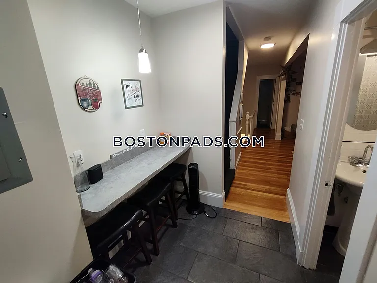 91-93 Cushing St #2 — Photo 6