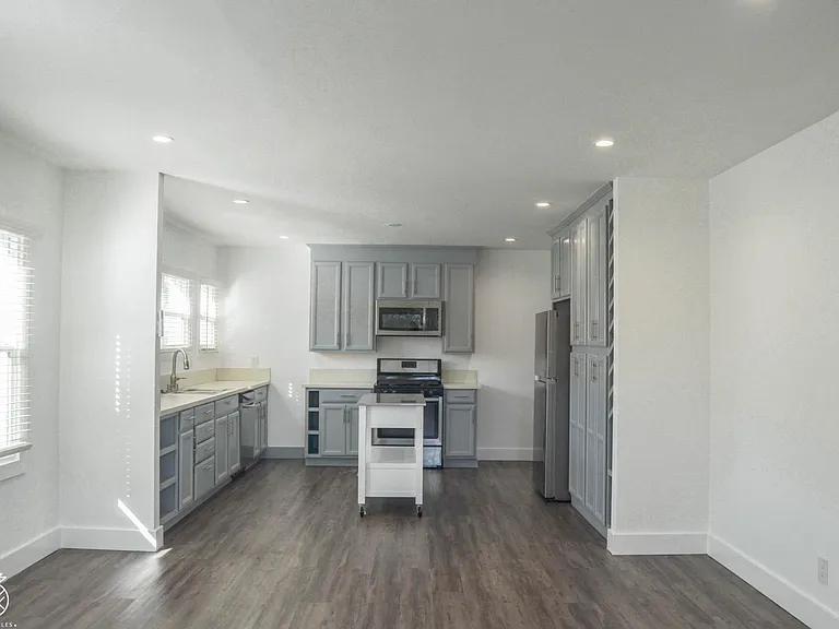 5407 Monroe St — Photo 8