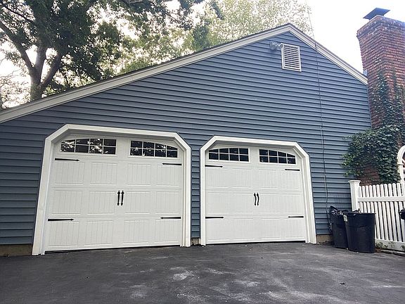 2nd image of 15 Bunker Ln