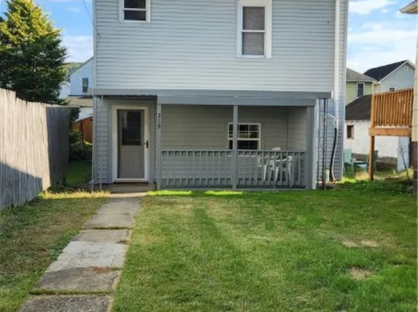 219 Quay St, East Vandergrift, PA 15629