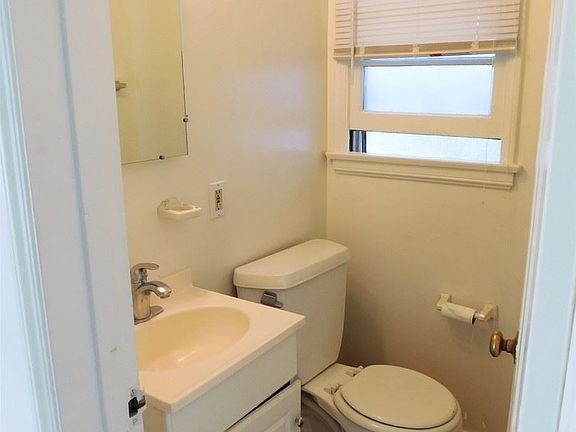 5th image of 120 S Jackson St APT B