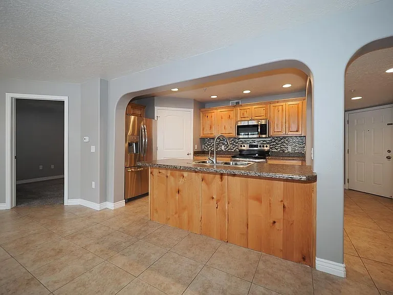 11776 S Grandville Ave #104 — Photo 3