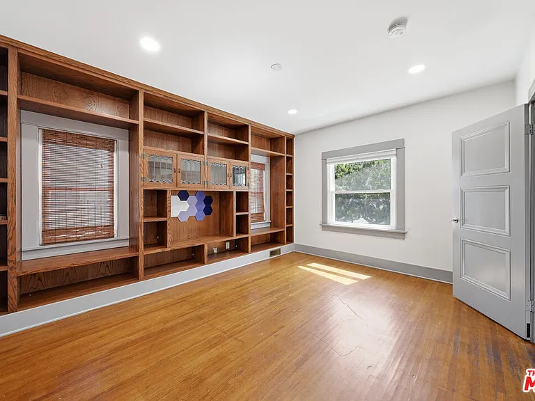613 N Lucerne Blvd — Photo 6