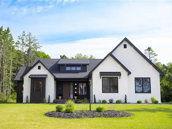 14 Greenbrier St, Rothesay, NB E2E 0Y8