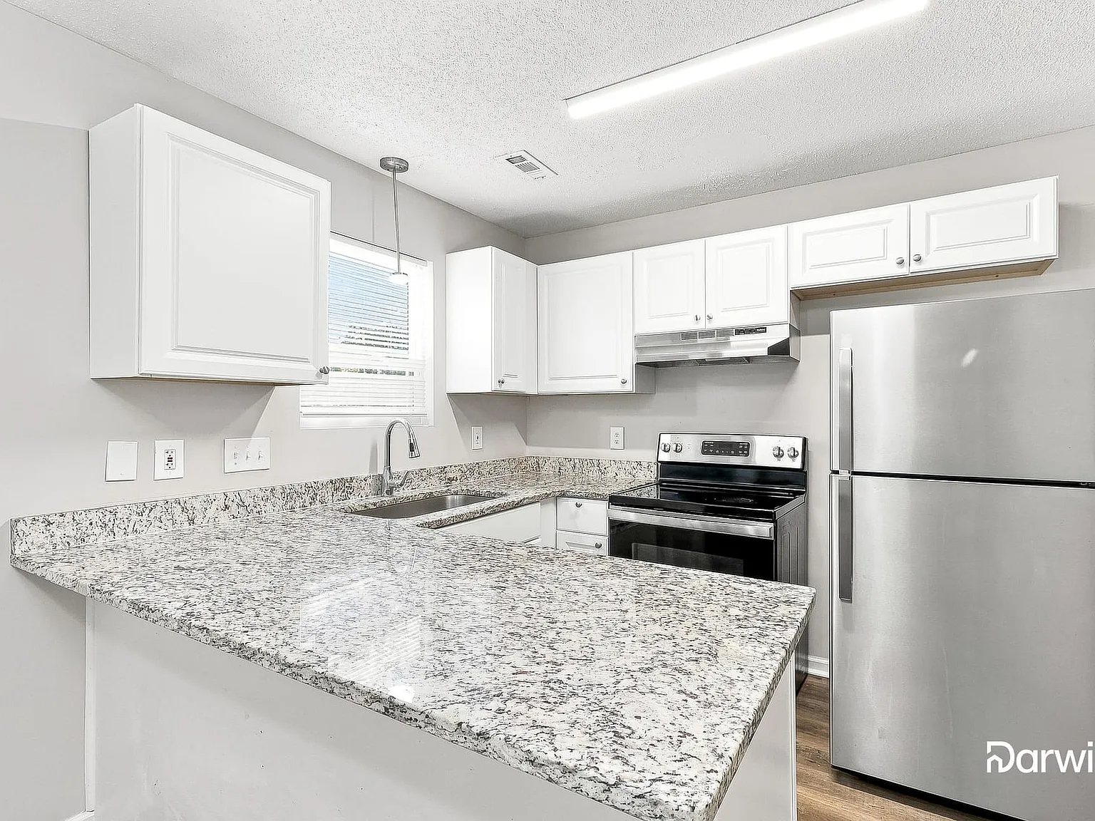 3 bed, 2.0 bath, 1084 sqft, $1,805 — Photo 3