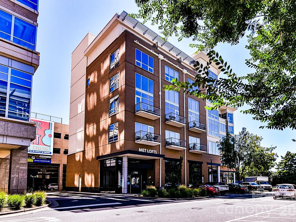 1133 Metropolitan Ave #613