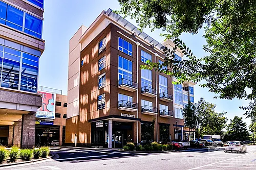 1133 Metropolitan Ave Photo 1